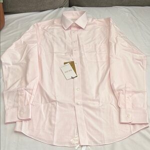 Pastel Pink Dress Shirt with Classic Collar and Professional Finish